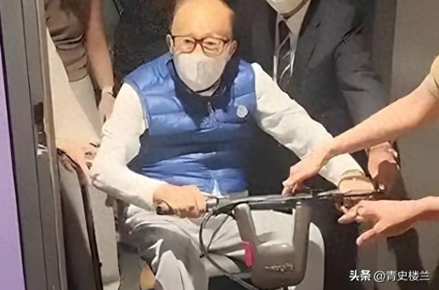 2909亿身价有何用？97岁的李嘉诚无力回天，两个60岁儿子已成心病