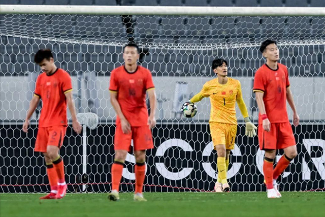 惊现 1661 人！国足踢日本冷到结冰，球迷：不是不支持是真难