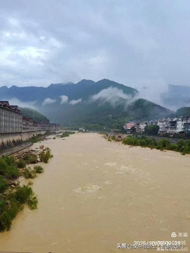 寒露行山河：雨雾中的千年遗韵