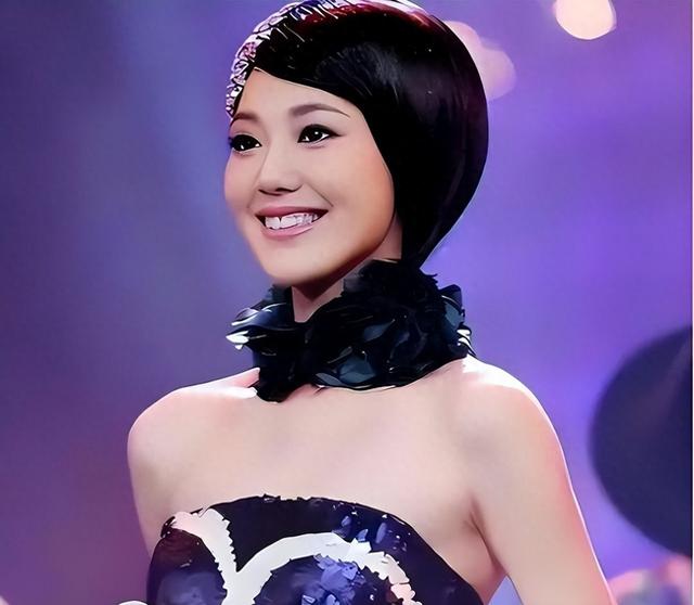 私生活混乱、被央视开除、陪睡上位？王冠身上的标签究竟有多离谱