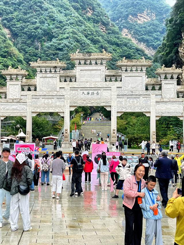 华山七夕韵 索道传情爱意浓（图）