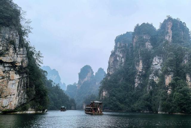 冬游宝峰湖：邂逅碧水青山间的诗意秘境