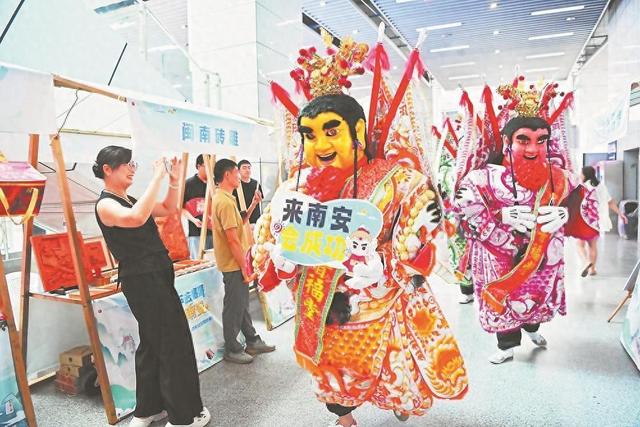 南安文旅“闪现”动车站