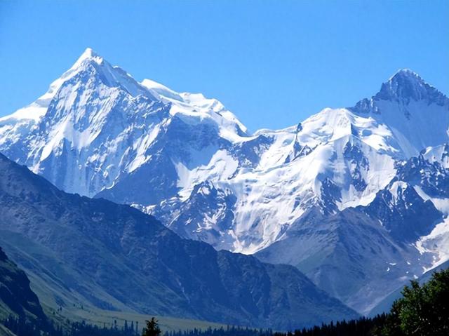 户外旅行，报司机+导游的精品小团靠谱吗