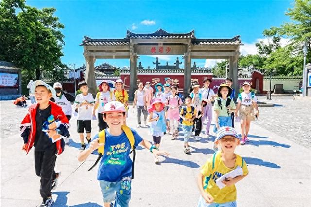 三亚迎来暑假亲子游高峰，景区景点游客量和酒店入住率攀升