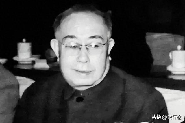 1995年，在北京蜗居13年的吴德病逝，留下三行遗嘱令人落泪