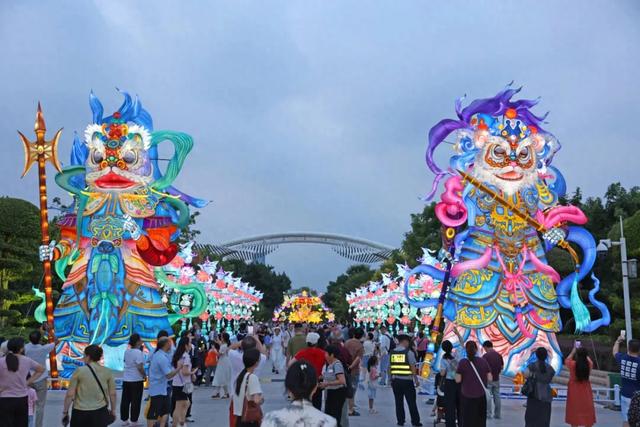 还能约！彩灯市集、戏曲展演、街头艺术，园博苑天天有惊喜→
