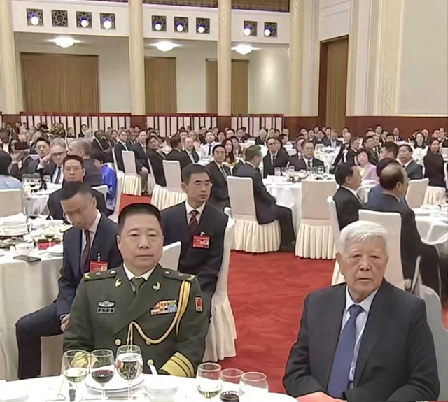 杨利伟将军，为何出席国庆招待会