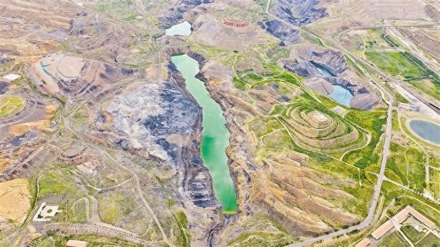 山水共融“青绿”蕴美