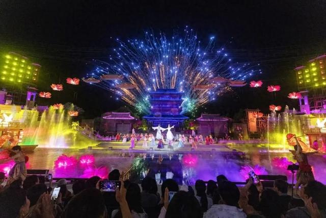 多彩文旅盛宴，点亮暑期夜经济