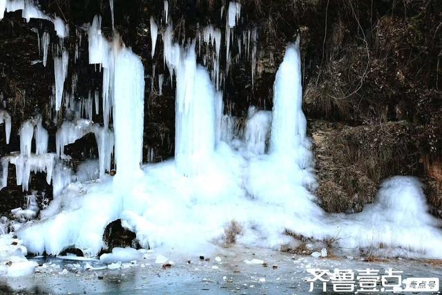 冰瀑奇观，冬日画卷