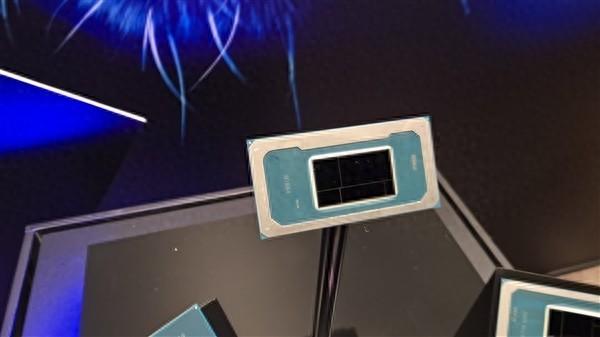 Intel Panther Lake性能提升50%、功耗降低30%！18A工艺立大功