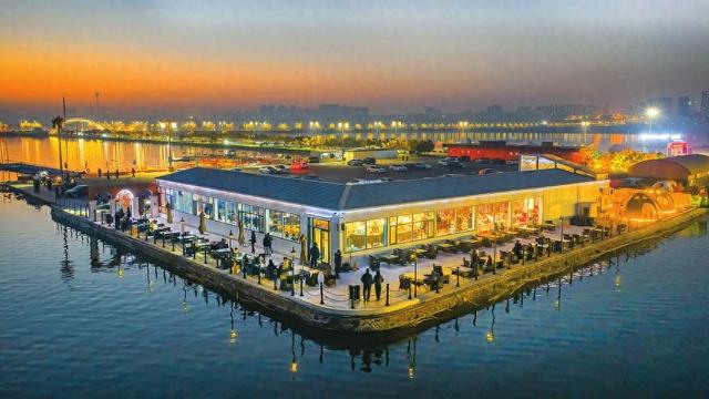 灯火璀璨映盐湖