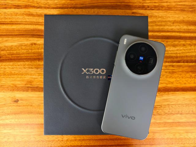 vivo X300上手体验：小屏旗舰的影像与性能巅峰之作