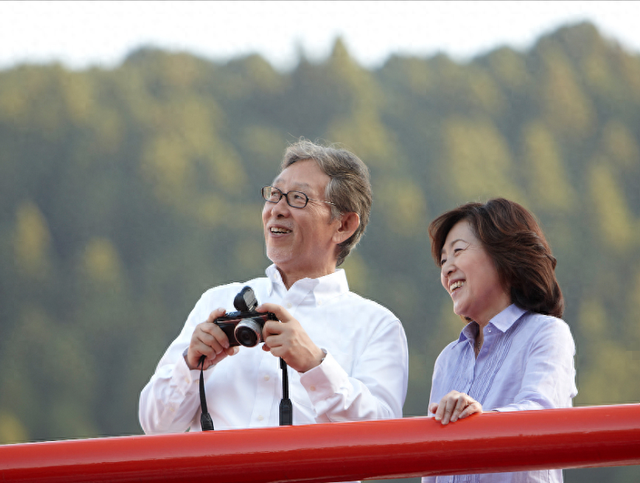 50岁之后，女人最好的旅游搭子:4个条件!