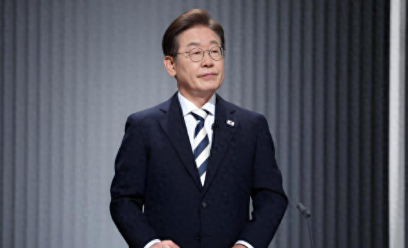尹锡悦判了，伤害不大侮辱极强！韩国法院首度认定，需赔偿104人，金额曝光，李在明没了后顾之忧