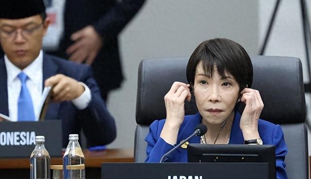 中日战机对峙，高市早苗输了个精光，驻日美军开始上场，要逼中方后退？中俄早有准备，联合巡航开始