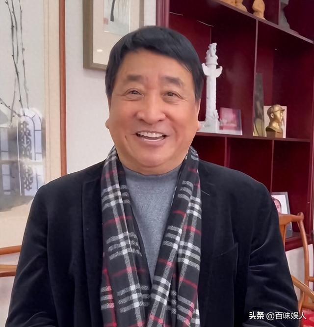 姜昆国外过圣诞仅一天，恶心的一幕出现，郭德纲的话含金量还在升