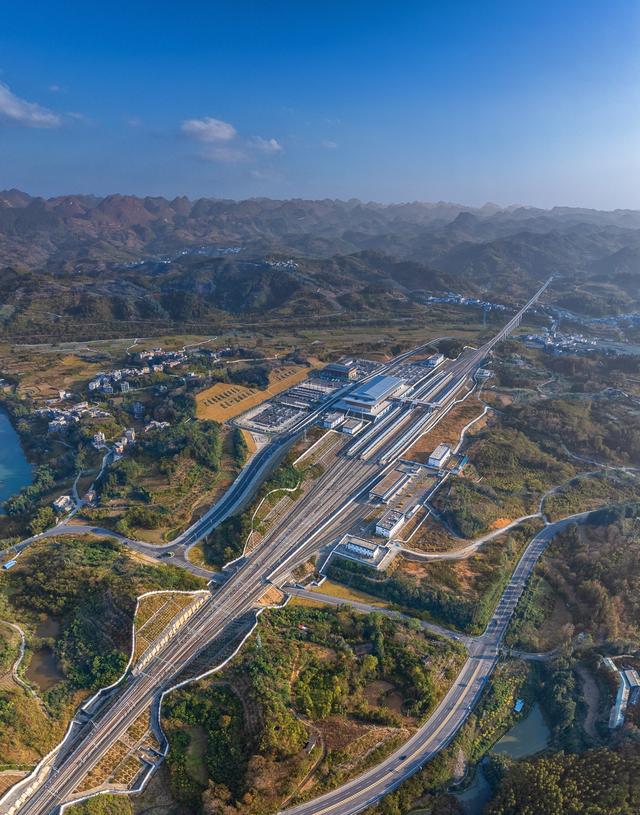 高铁开通之后，荔波为什么更像“过路站”了