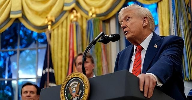 美国被打疼了！特朗普称希望“帮助中国”，万斯跪求中方下手轻点