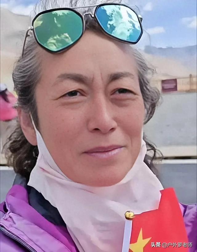 65岁丧夫白头抑郁，1500天自驾14万公里，她凭啥被喊“少年姐”？