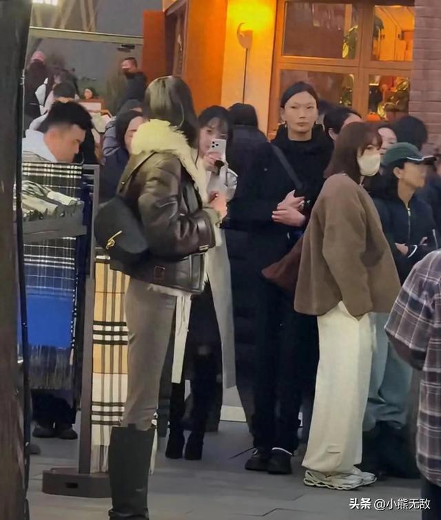 刘雯的腿好夸张，像开了永久拉腿特效