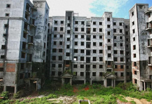 烂尾楼未平又遇烂尾车，新能源“淘汰潮”，谁能撑到2030年之路？