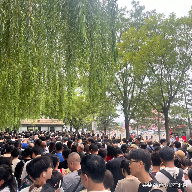 9月5日上午，北京天安门毛主席纪念堂前发生的真实场景，来看看吧