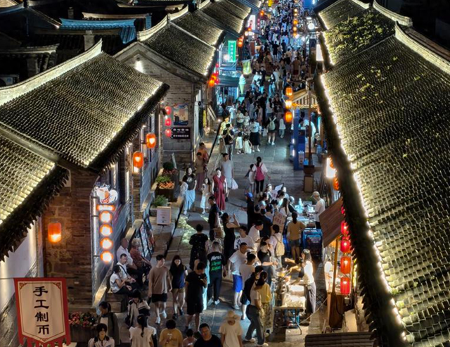 烟台夏夜，烟火升腾