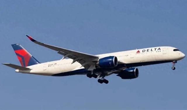 中国飞美国航班	，紧急备降日本