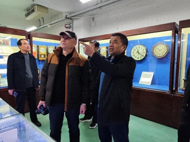 邹平市大闫村党支部组织到三转一响博物馆参观