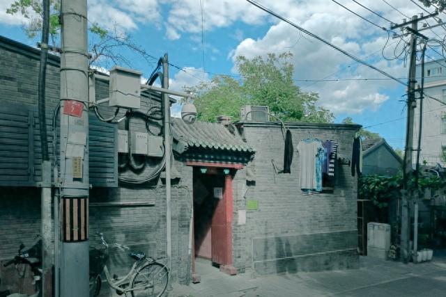 我52岁	，已经绝经了，前段时间跟个比我大八岁的老头在一起了