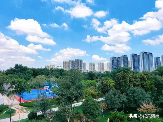 三线城市商丘市中心城区第一个人工湖日月湖堪比杭州西湖商丘分湖