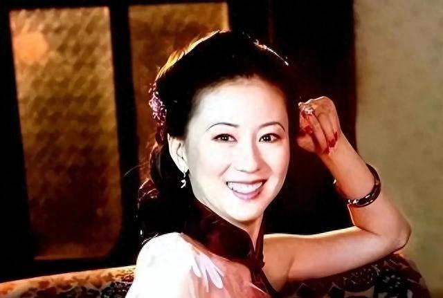 49岁仍单身！曾因“全裸写真”遭全网唾骂，如今她活成了这样！