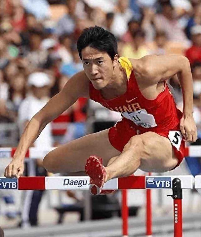 42岁刘翔近况曝光，长期在国外旅游，靠终身合同吸金	，远离喷子！