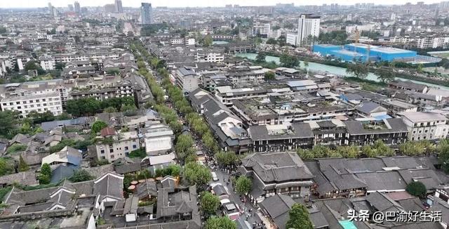 都江堰：千年古堰，如何“浇灌”出四川最富县级市？