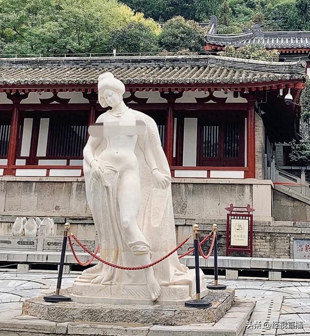 华清池贵妃裸体出浴雕像引争议，网友：应该尊重贵妃形象！官方回应：我国早在汉代就有裸体形象