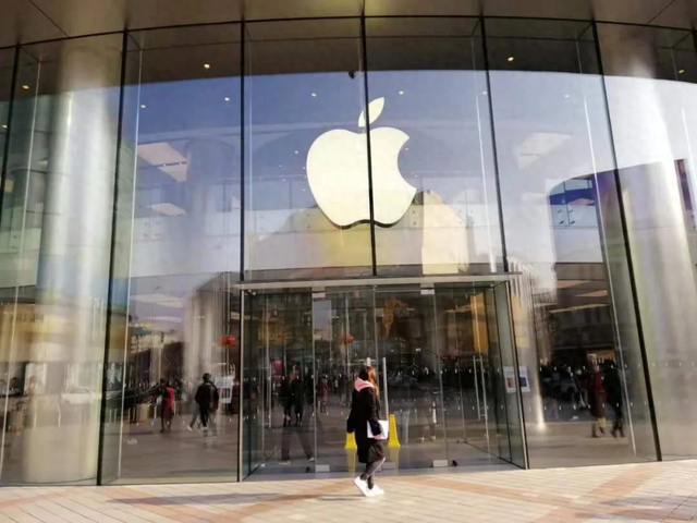 “加量不加价	”	，iPhone17标准版被中国果粉“买爆”