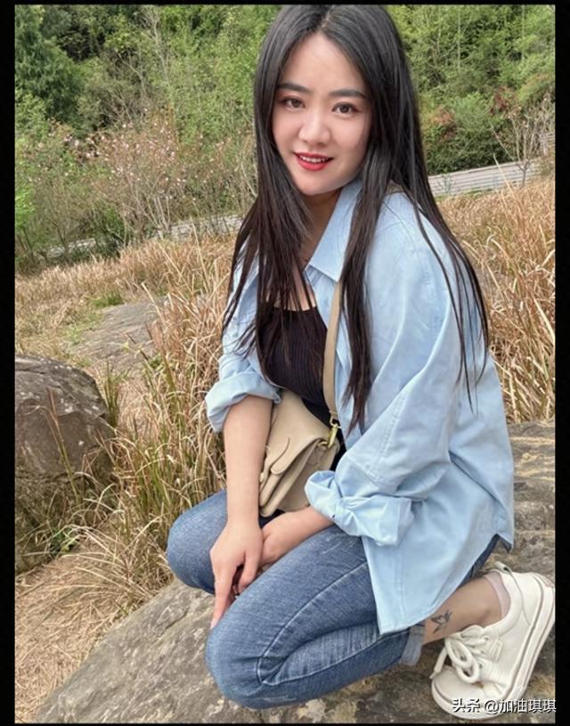 四川34岁美女伍燕去世，儿女双全，前后不到10个月，丈夫悲痛悼念