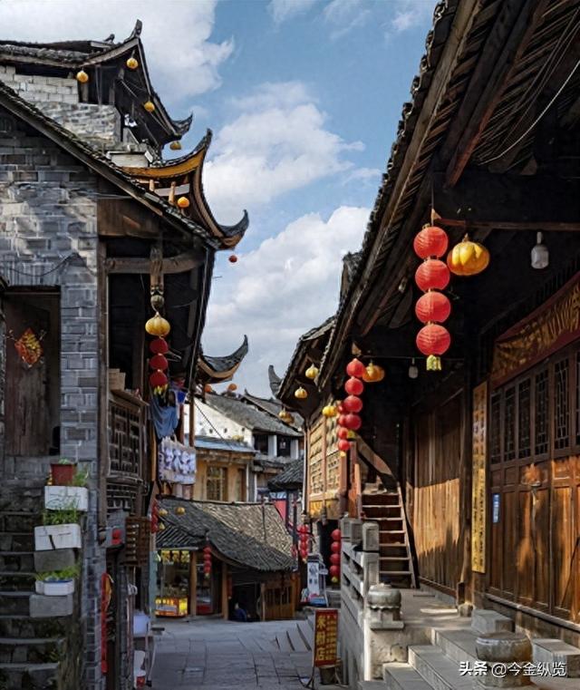 古镇“过度商业”是假象！真正问题：它商业得不够高级，没灵魂！