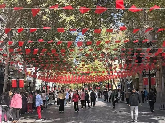 红旗飘飘迎国庆