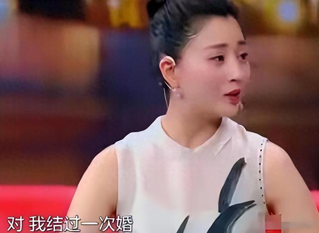 她是演员中的女富豪，豪车多的开不过来，如今45岁却活得像20岁