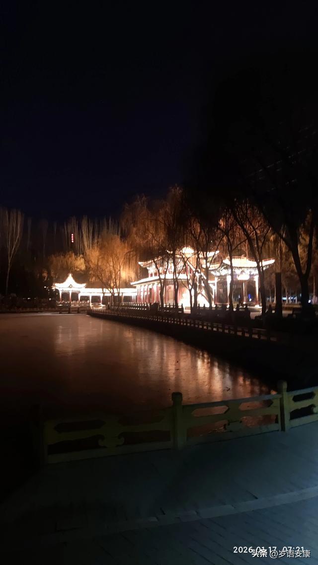 零下7℃晨跑！公园跑道挤满人，从学生到70岁大爷越跑越暖不遭罪