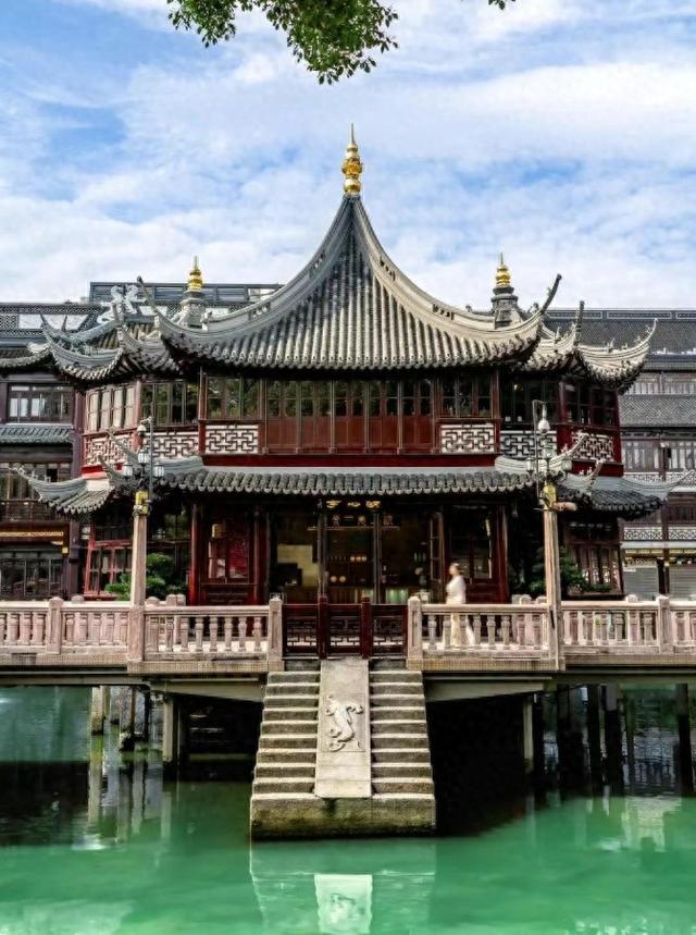 上海最古老茶楼推出10元早茶套餐，店员：可免费续茶，市民络绎不绝