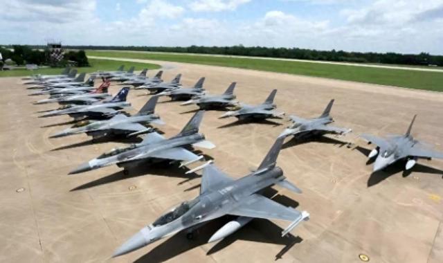 新一轮泰柬冲突还没完，泰国政坛突发“大地震”！总理阿努廷：把权力还给人民	，宣布解散议会！