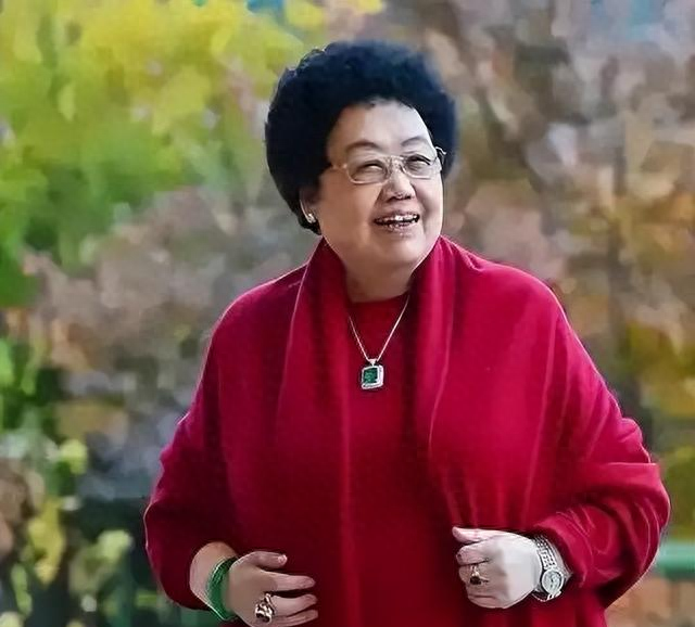 身价过百亿，坐拥北京一条街，出门私人飞机	，京圈富婆都有谁