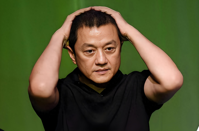 被誉“天后收割机”，五段感情两次离婚，为何女人纷纷离开李亚鹏