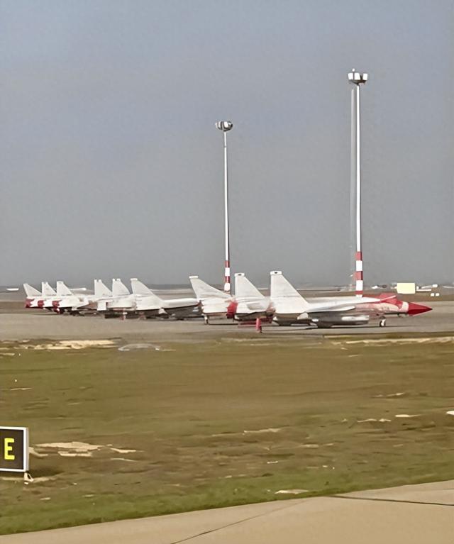 猜了6年终实锤，照片流出，阿塞拜疆的“枭龙”已到货，感谢印度