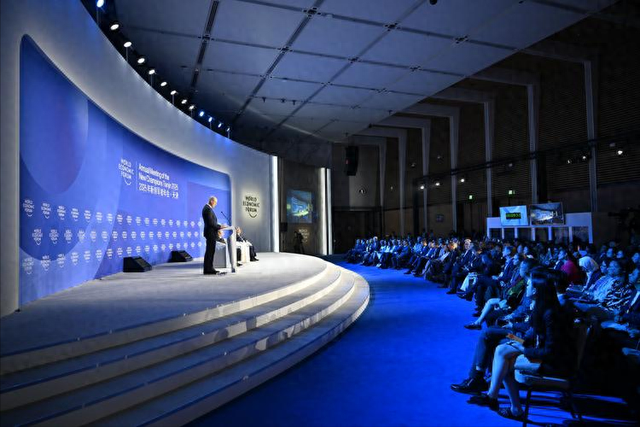 泽连斯基达沃斯怒批美国和欧洲	，美乌俄三方会谈前夕气氛紧张