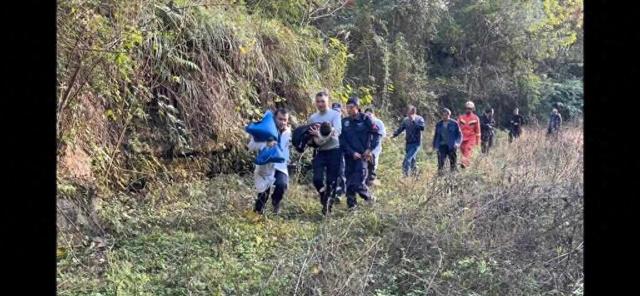 上山放牧失踪3日的2岁女童找到了！深沟获救时失温无生命危险